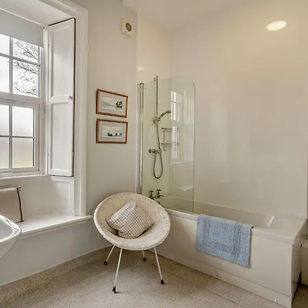 4 Bed In Penrith Oc-94247 *