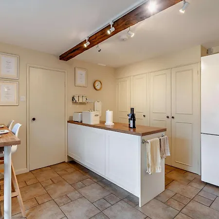 Casa vacanze 4 Bed In 94247 *