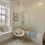4 Bed In Penrith Oc-94247 *
